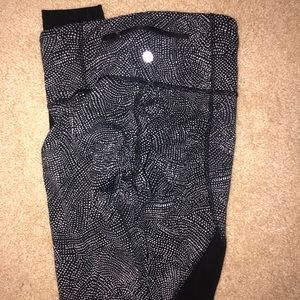 black lululemon legggings